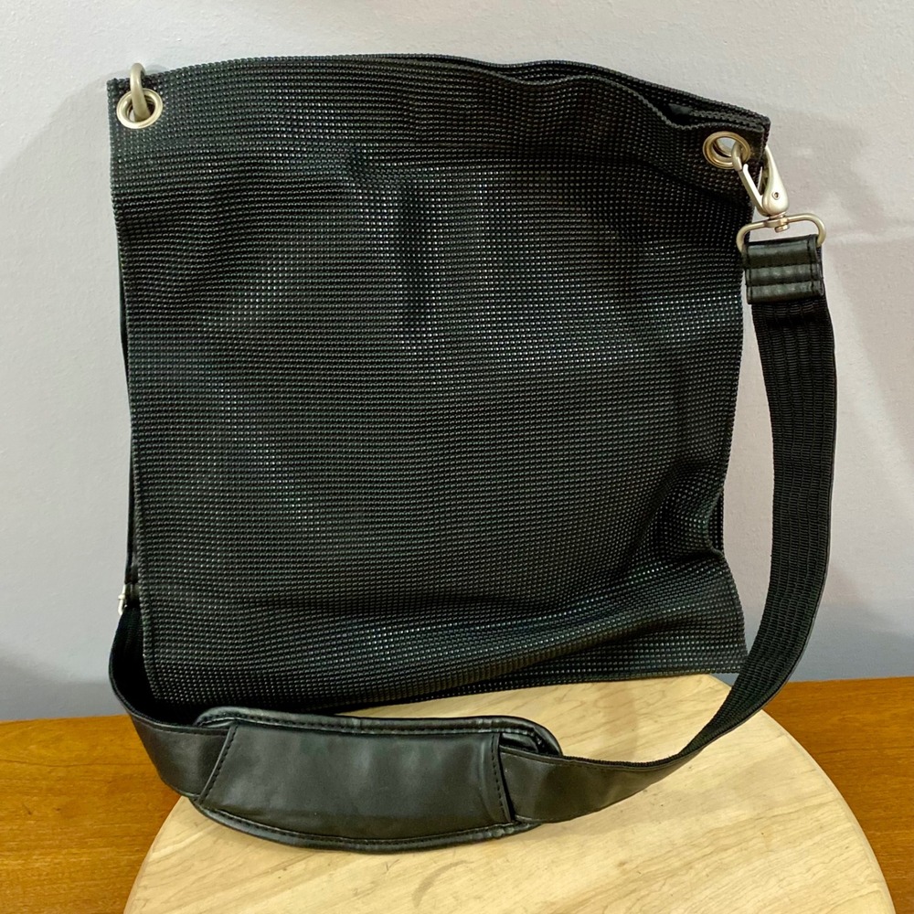 Vintage Urban Oxide UO2 Black Rubber Crossbody Bag Techwear Y2K Messenger Pouch